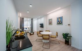 Exclusive Alameda - Central Apartment
